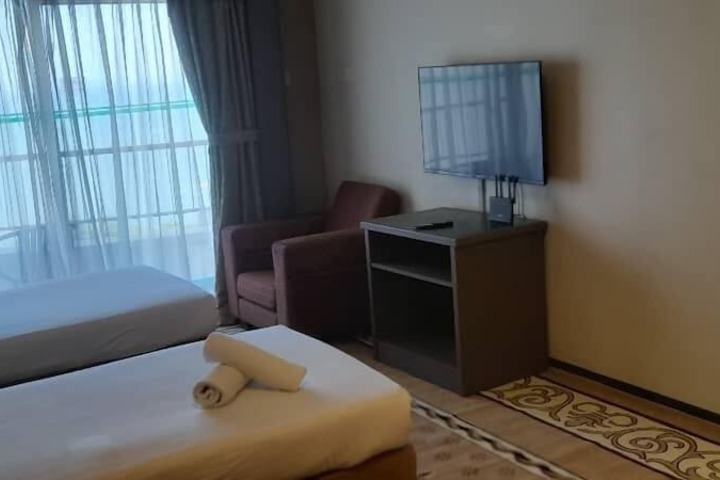 Room 335 of 650