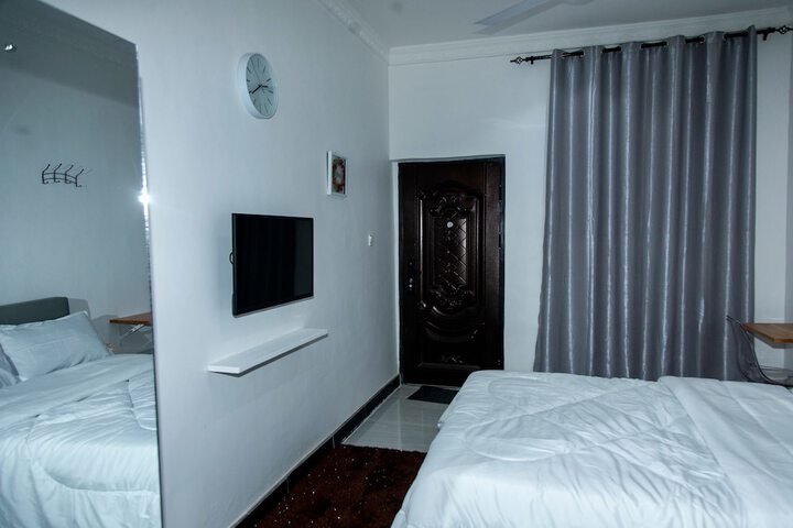 Room 42 of 77