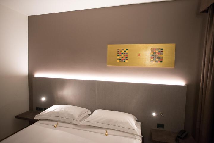 Room 2 of 9