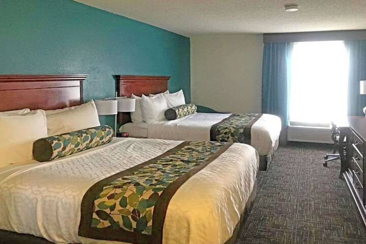 2 Queen Beds (5 of 13)