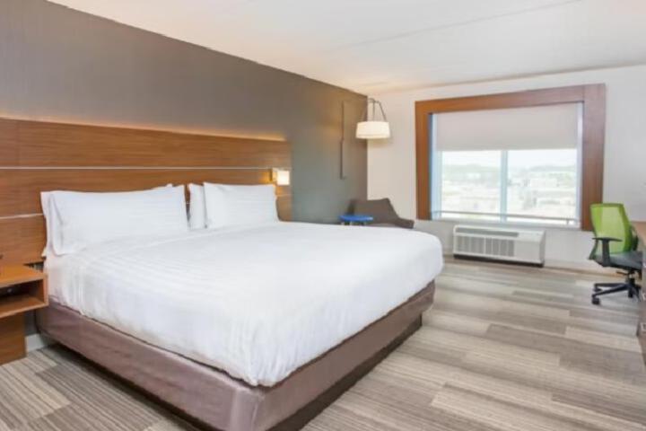 Standard | King Bed (1 of 11)