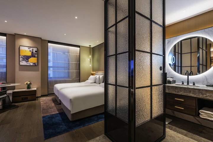 Room 12 of 38
