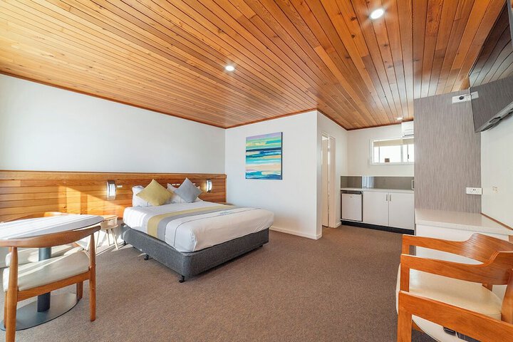Room 6 of 54