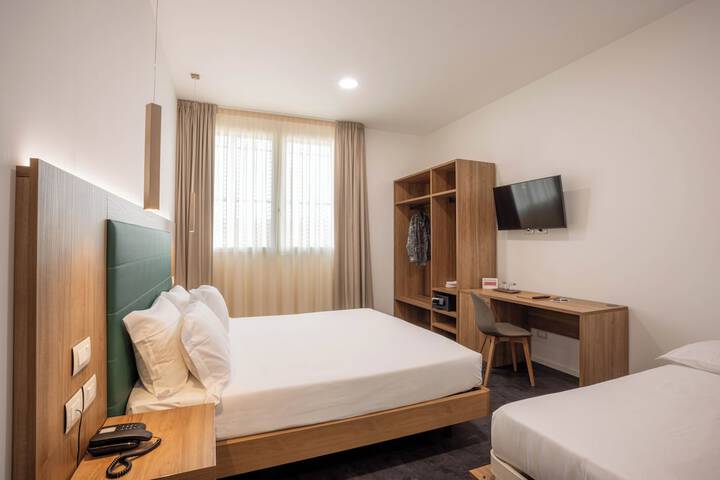 Room 19 of 48