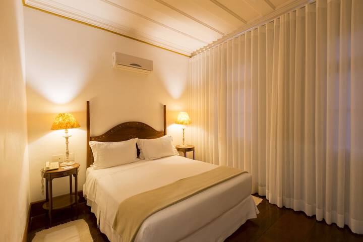 Room 28 of 96