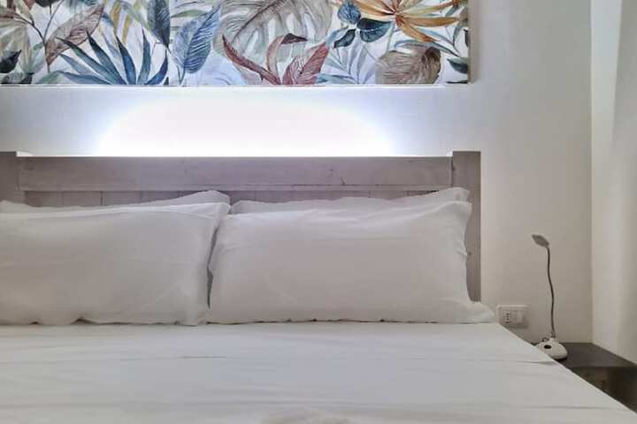 Room 8 of 16