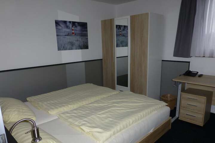 Room 13 of 43
