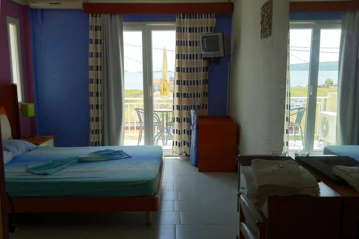 Room 8 of 37