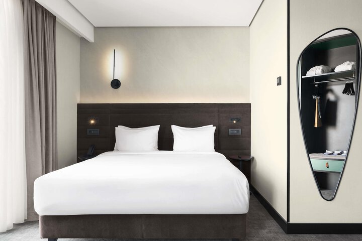 Room 25 of 100