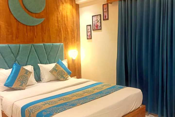 Room 12 of 17