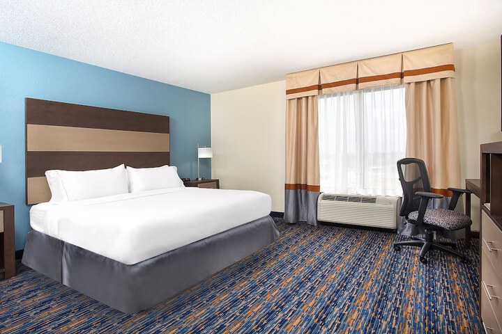 1 King Bed (1 of 11)