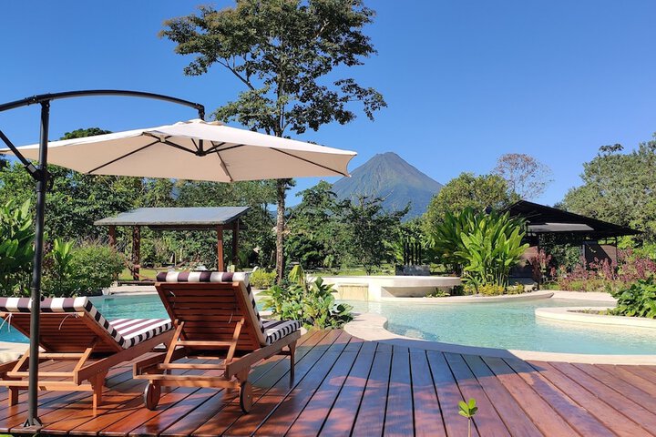 Exterior of Arenal Glamping