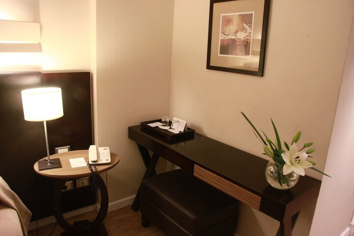 Room 9 of 48