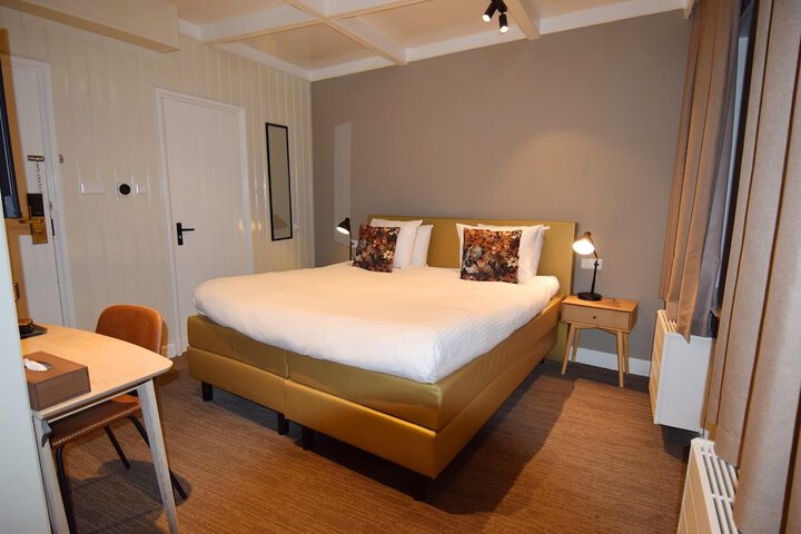 Room 45 of 144