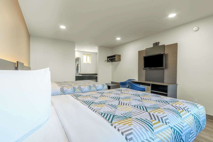 1 Queen Bed ADA Accessible Roll in Shower (13 of 13)