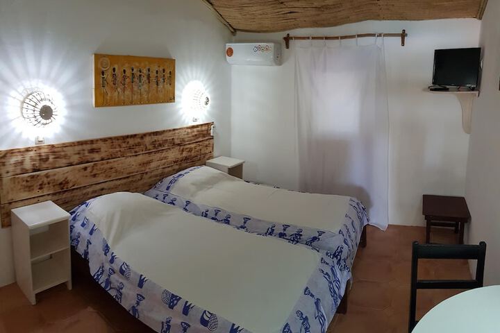 Room 13 of 16