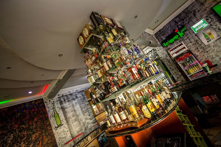 Lounge 60 of 76
