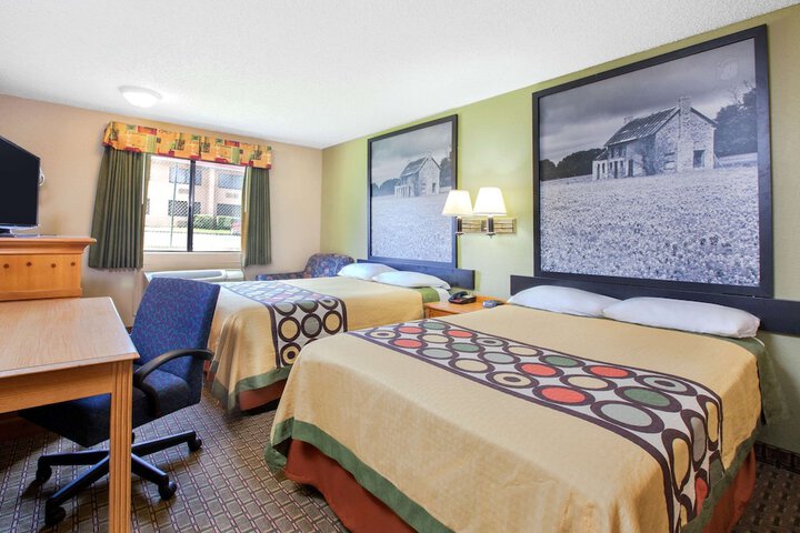 2 Double Beds (4 of 6)