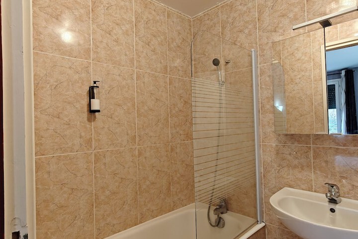Room 20 of 35