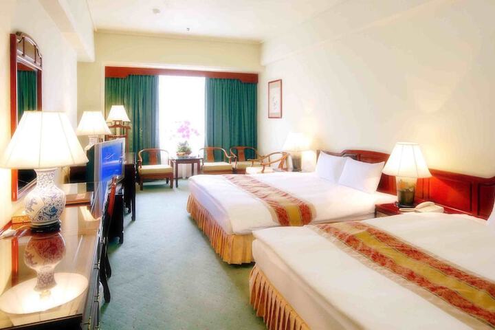 Room 6 of 43