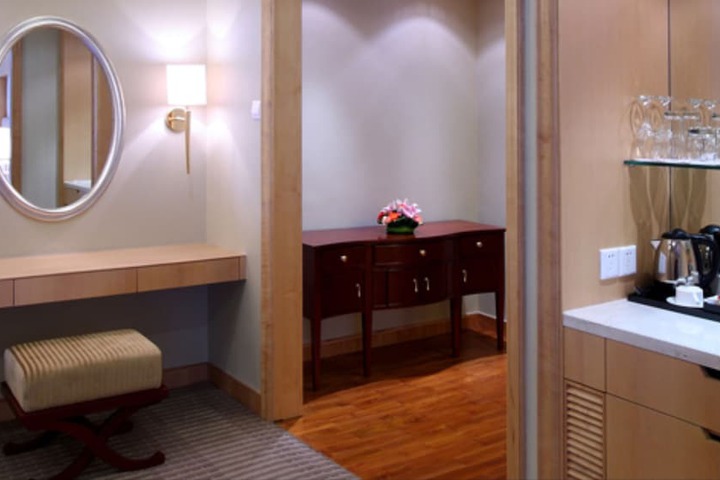 Room 11 of 28