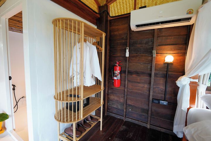 Room 8 of 95