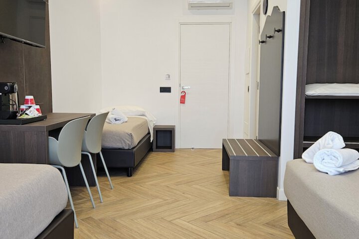 Room 16 of 38