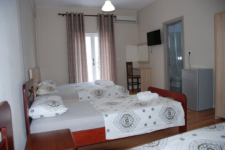 Room 15 of 152