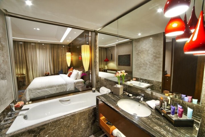 Room 12 of 48
