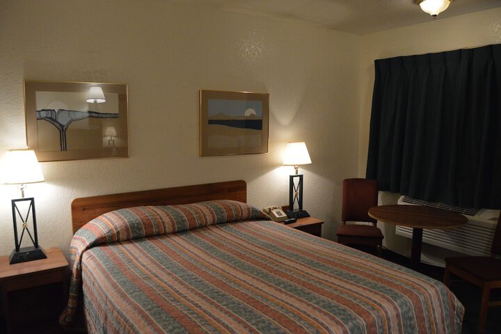 Single Queen Bed (1 of 3)