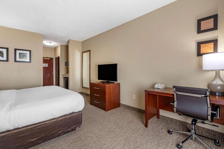 1 King Bed (4 of 13)