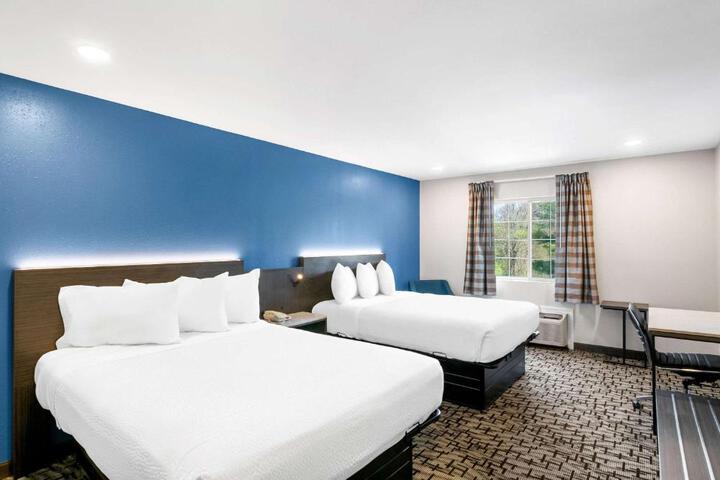 1 Queen Bed (3 of 23)