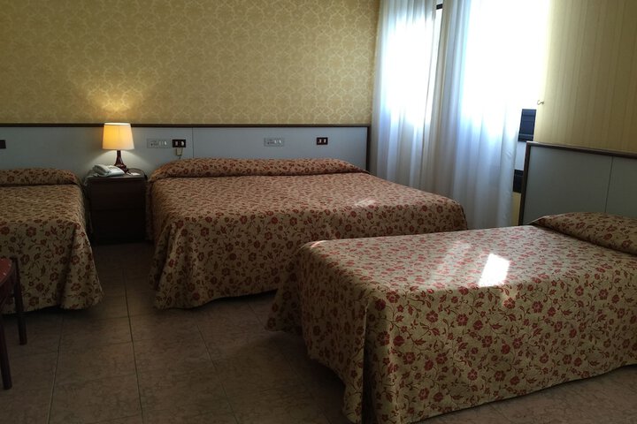 Room 7 of 130