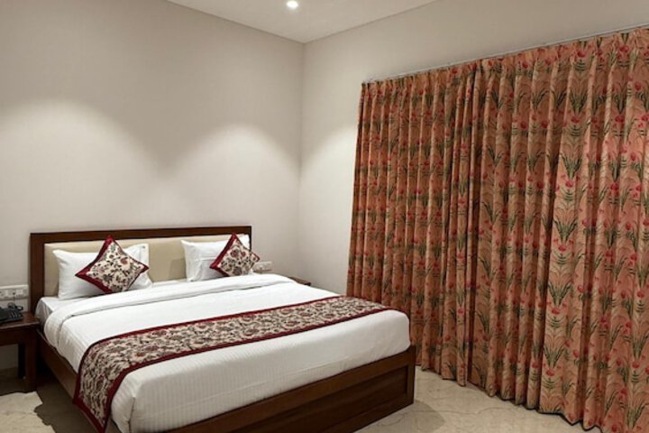 Room 6 of 92