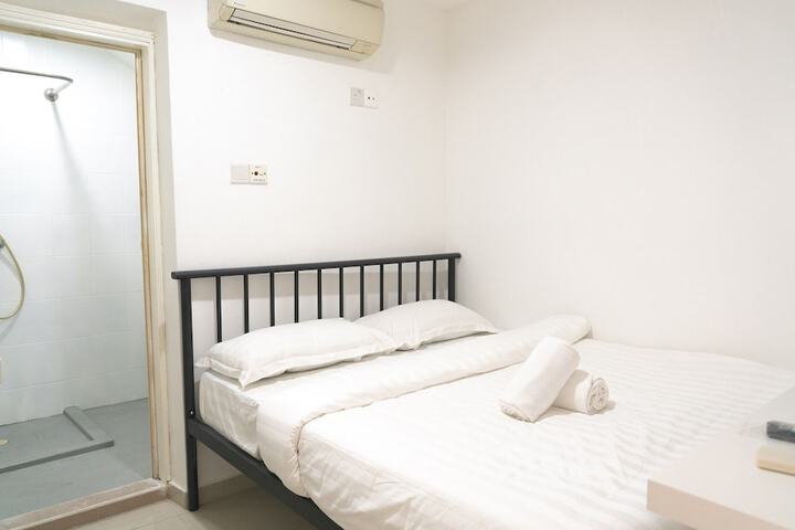 Room 5 of 11