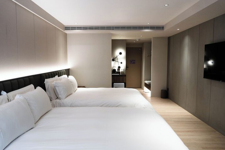 Room 22 of 83
