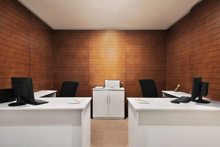 Business Center 56 of 65