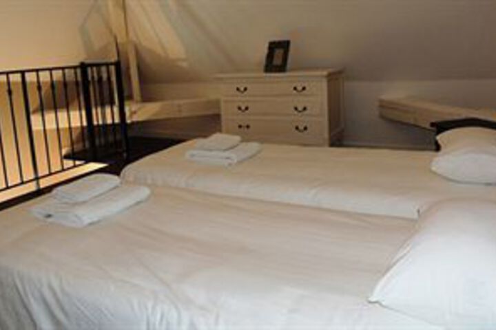 Room 8 of 38