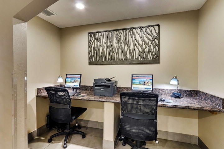 Business Center 35 of 37