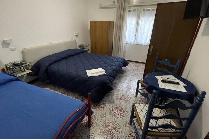 Room 10 of 21