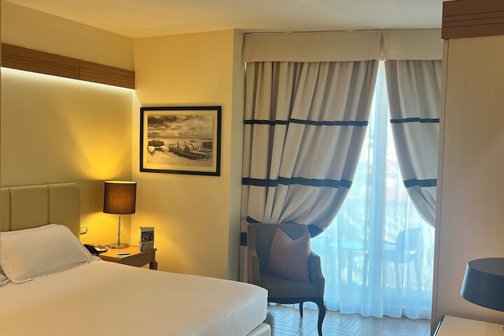Room 12 of 37