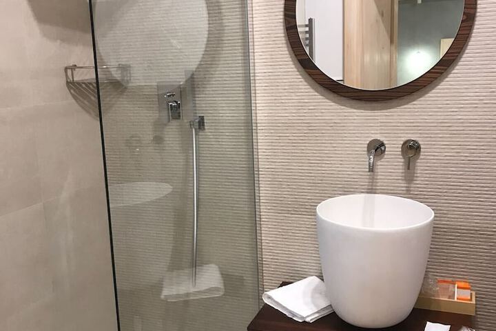 Room 45 of 94