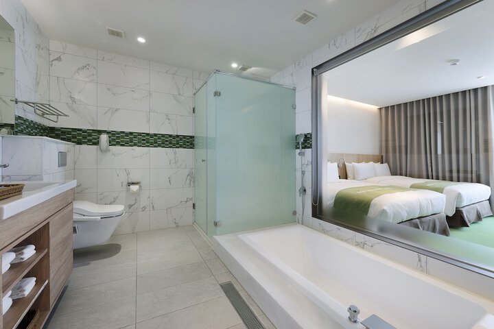 Room 13 of 60