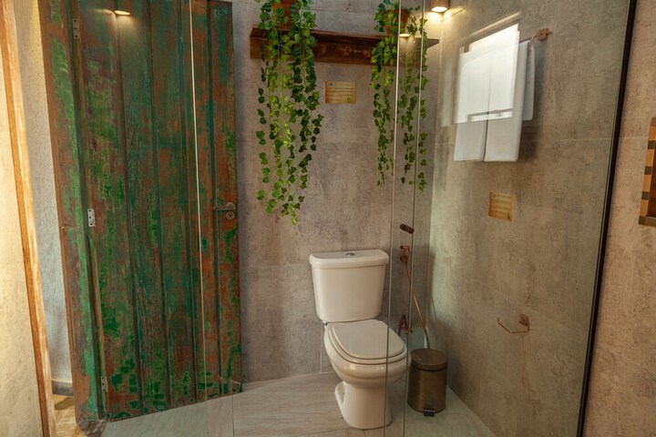 Room 30 of 53