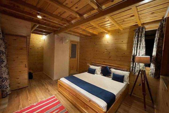 Room 7 of 13
