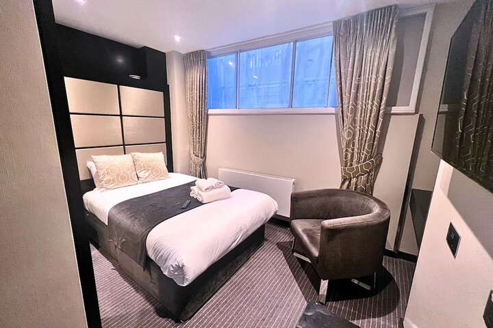 Room 16 of 27