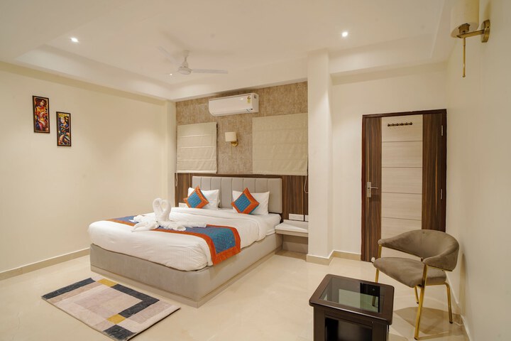 Room 4 of 52
