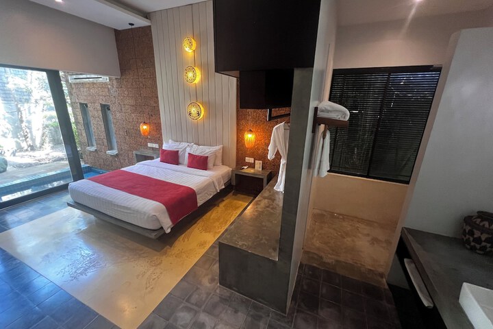Room 44 of 174