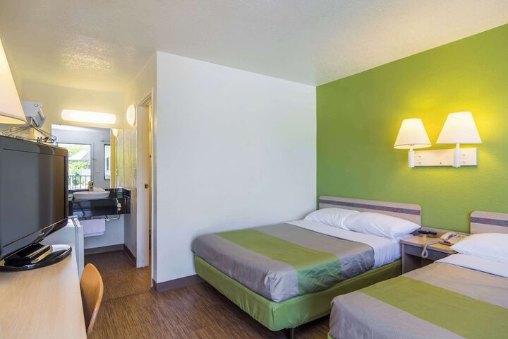 Room 8 of 18