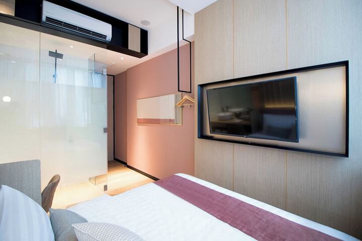 Room 10 of 26